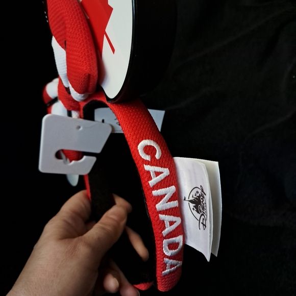 EPCOT Canada Pavillion Hockey Ears - Picture 3 of 4